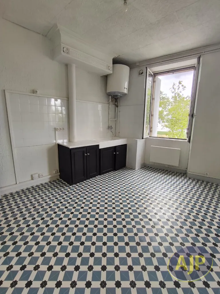 Toad - Renovated 2-Bed Flat with Quay View in Pauillac