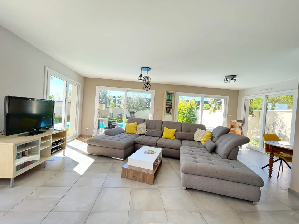 Séjour - Villa Contemporaine avec Piscine au Calme