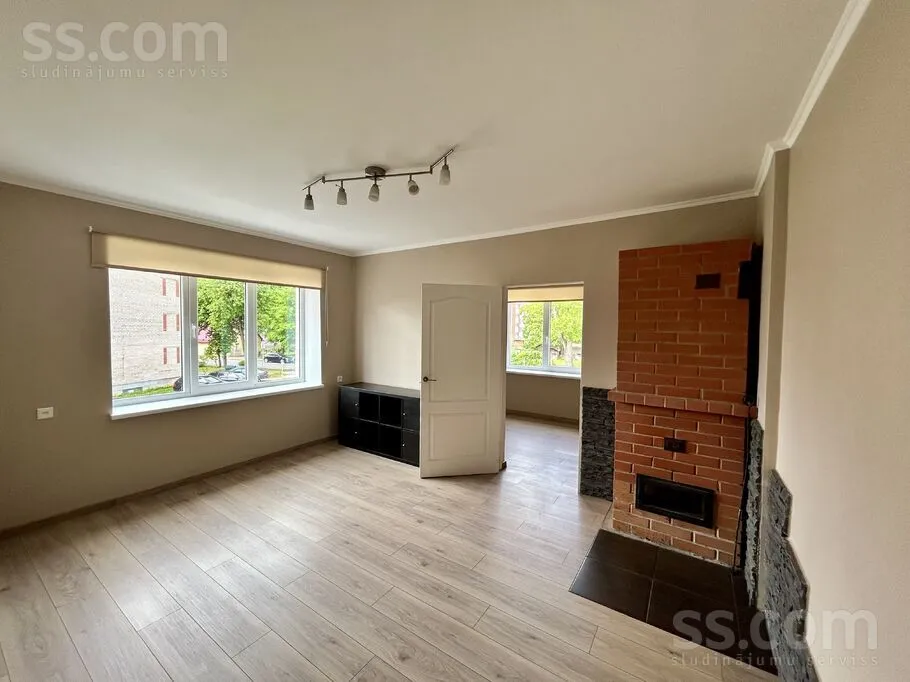 Elutuba - Renovated 2-Bedroom Flat in Valmiera