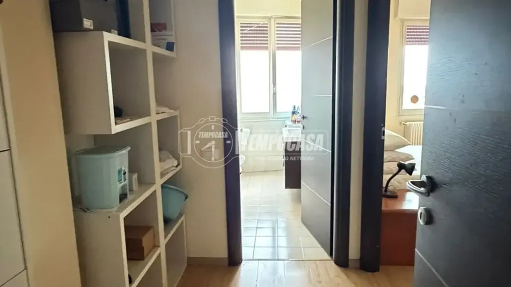 Esik - Spacious Flat with Balcony in Modena