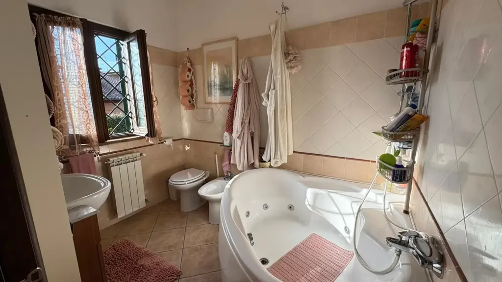 Salles de bain - Rustic Villa with Terraces in Guidonia Montecelio