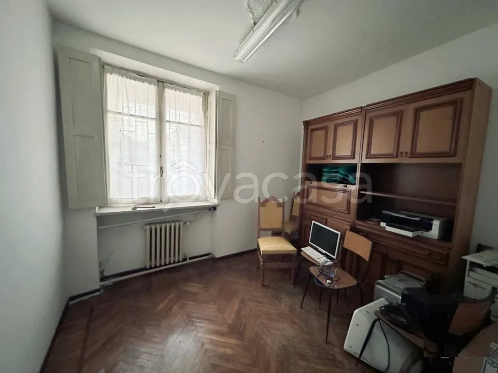 Bureau - Apartment with Terrace in Carmagnola Centre