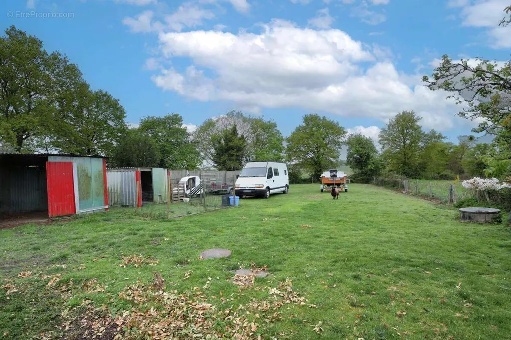 Aed - 5-Bedroom House with Large Garden in Val-d'Izé