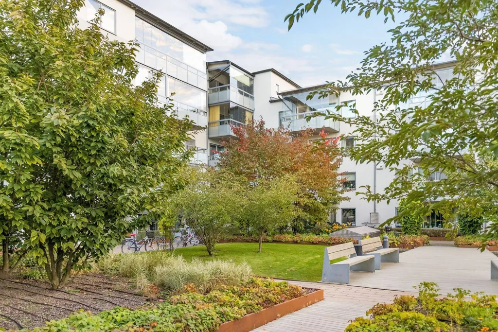 Garden - Stylish Apartment with Balcony in Södra Ekkällan