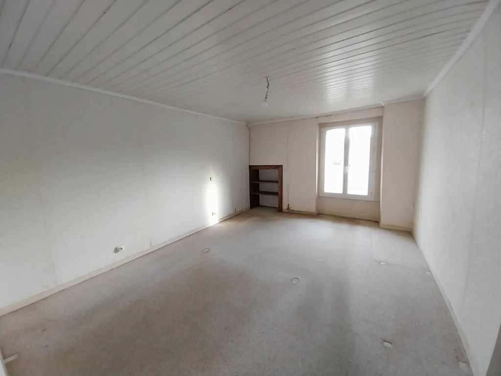 Pièces - Maison en Centre-Ville avec Garage à Mauron