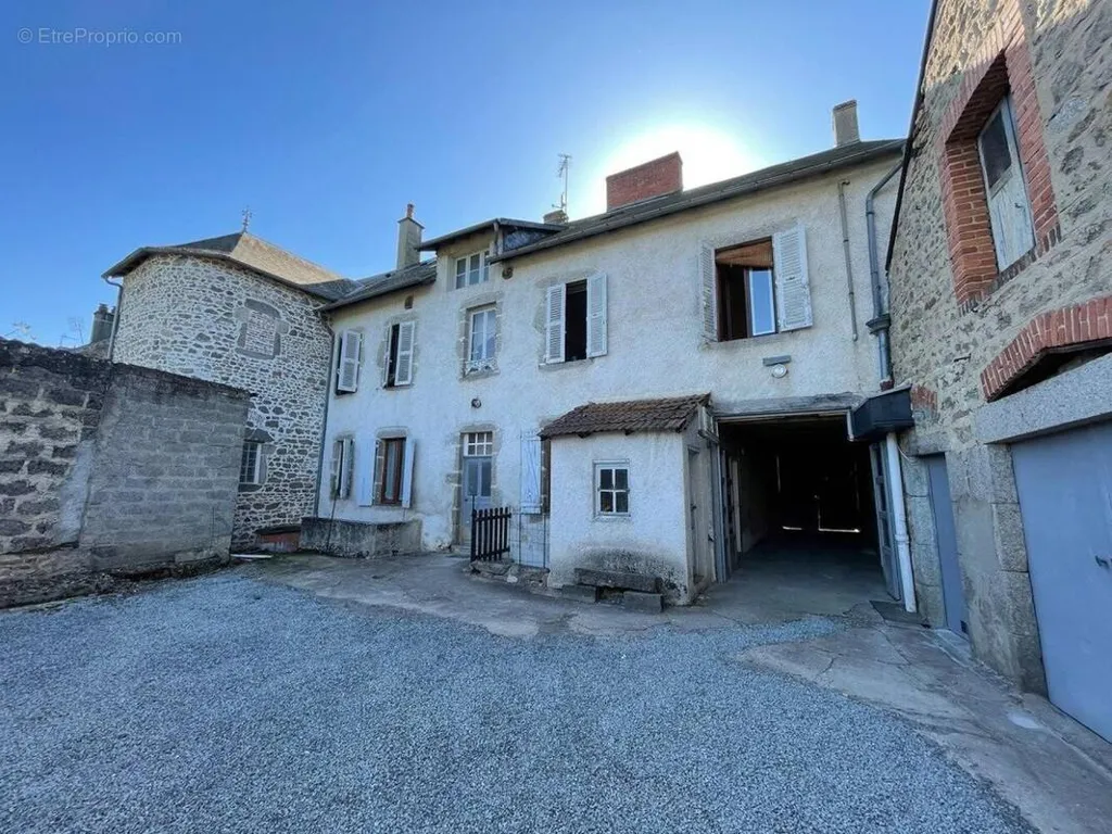 Jardín - Apartment Complex with Garden in Le Mayet-De-Montagne