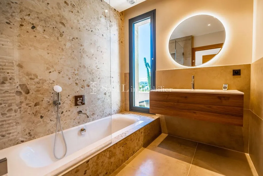 Salles de bain - Villa Neuve avec Vue Mer à Sainte-Maxime