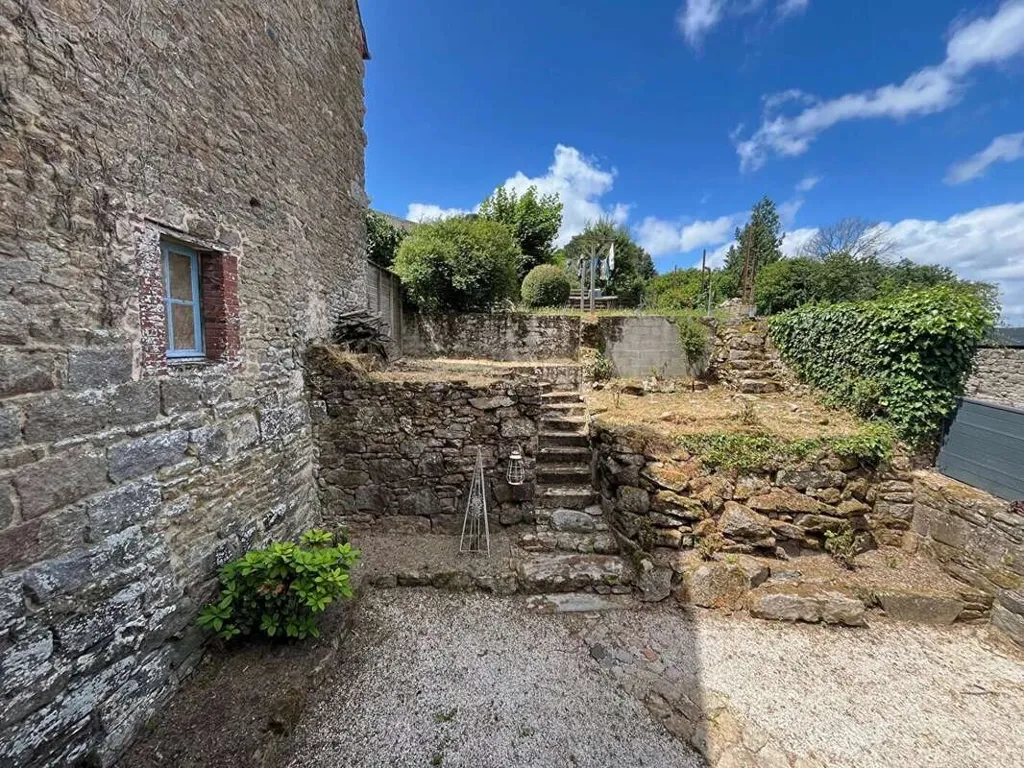 Aed - Charming Stone House with Garden in Quintin