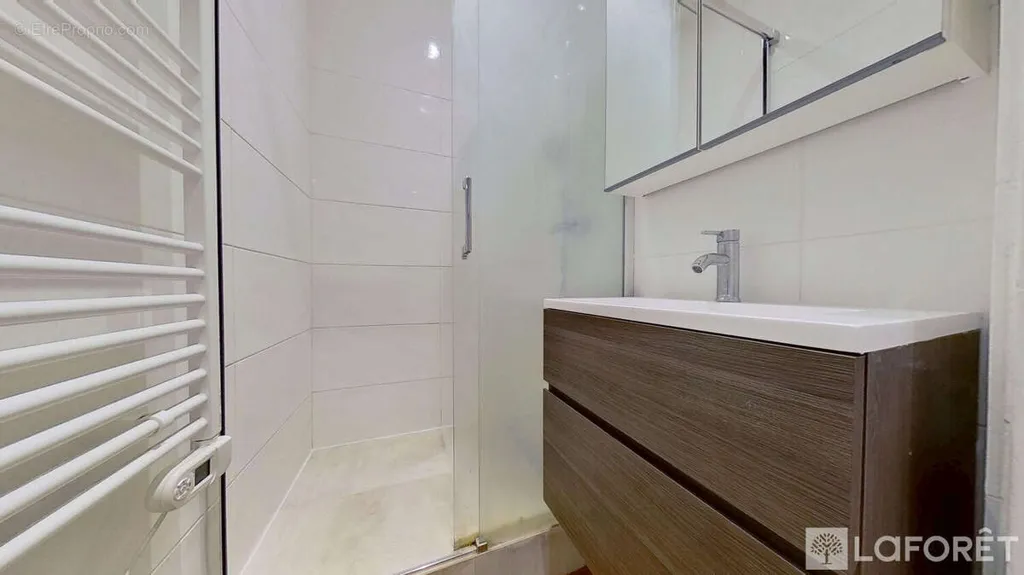 Vannitoad - Refurbished Flat with Balcony in Paris XVIII