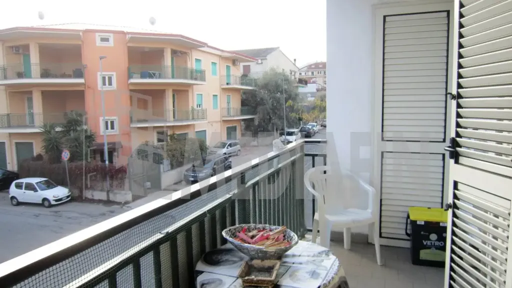 Balcon - Rusticated Apartment with Balcony in Corigliano-Rossano