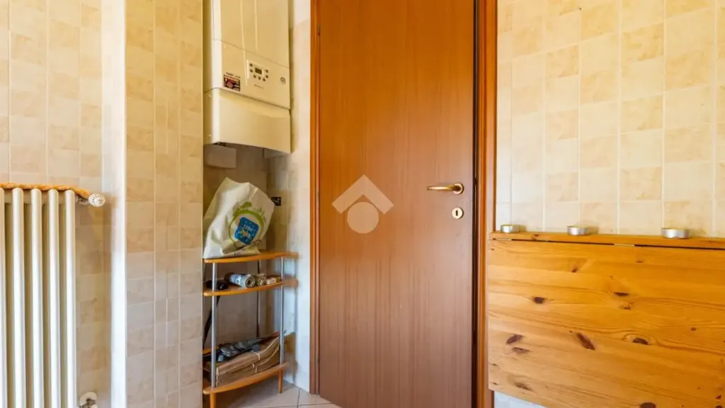 Entrée - Trilocale with Balcony in Ferrara