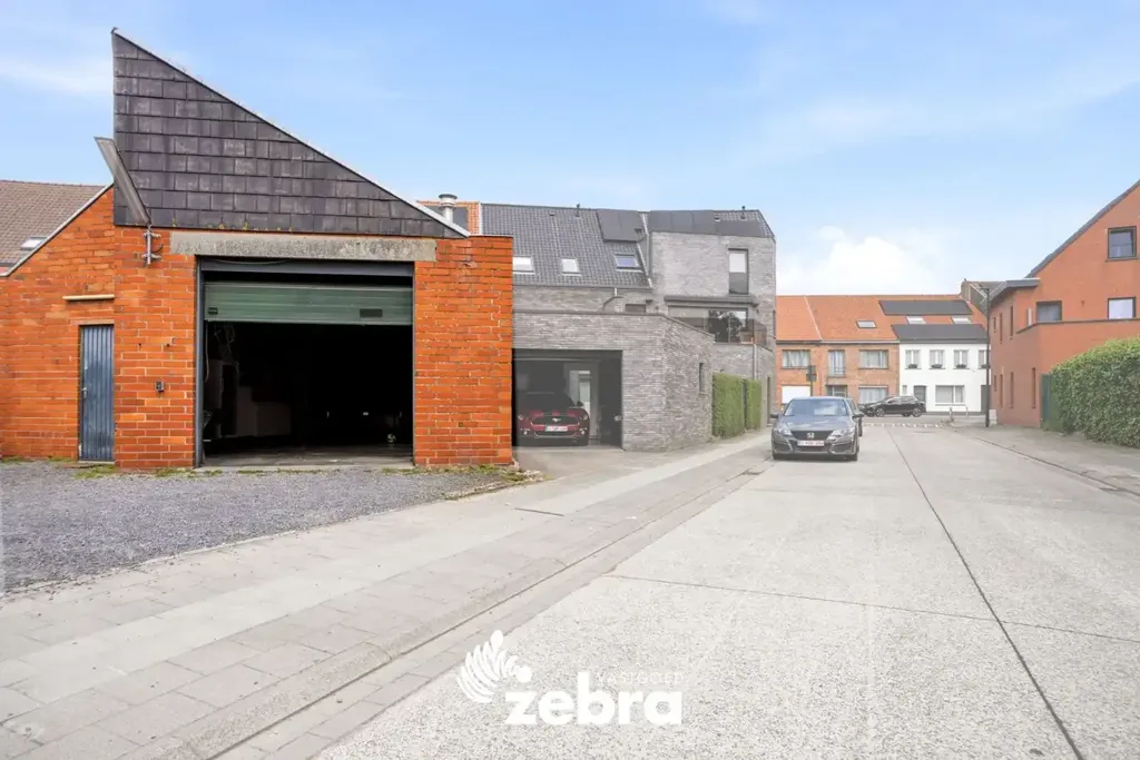 Välivaade - Mixed-Use Property with Garage in Sint-Kruis