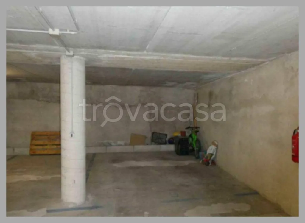 Garaaž - Auctioned Apartment with Terrace in Olgiate Molgora