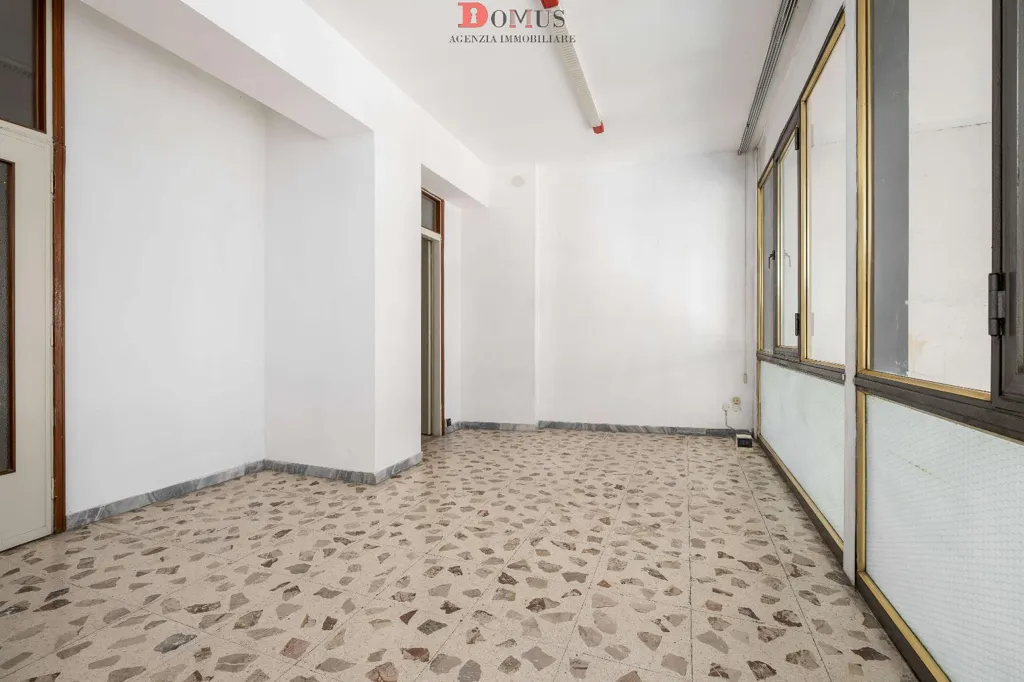 Pièces - Central Bilocale to Renovate in Mantova