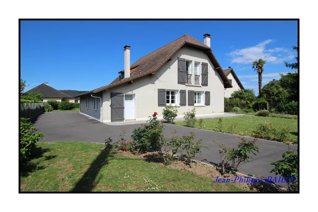 Välivaade - Charming 5-Piece House with Garden in Bordes