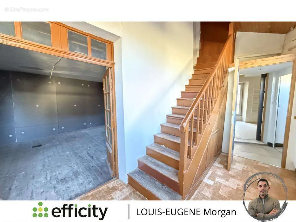 Esik - City House with Terrace in Mirebeau