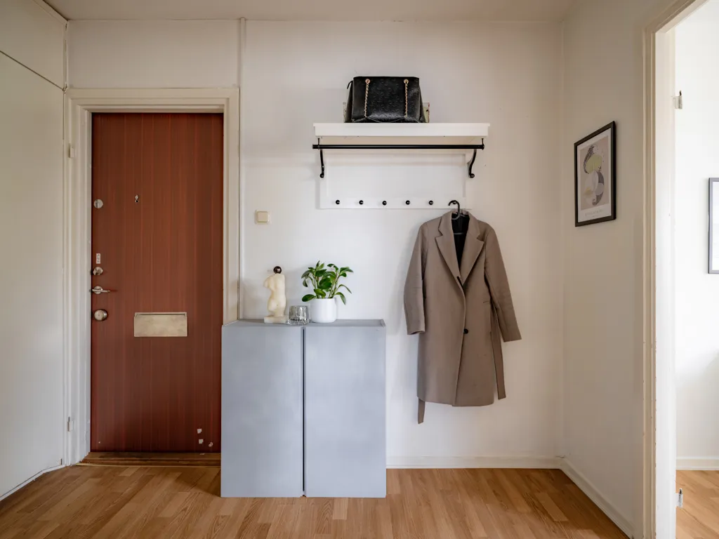 Entrée - Apartment with South-West Balcony in Danderyd