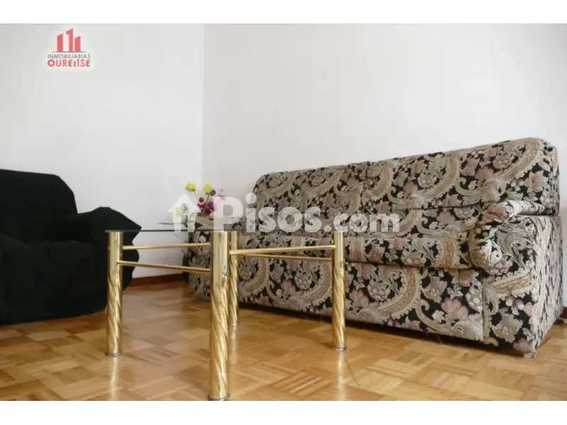 Living Room - Furnished Flat with Balcony near University Campus