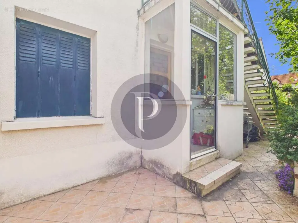 Terrasse - Maison avec Jardin et Garage dans le Quartier du Golf à Igny