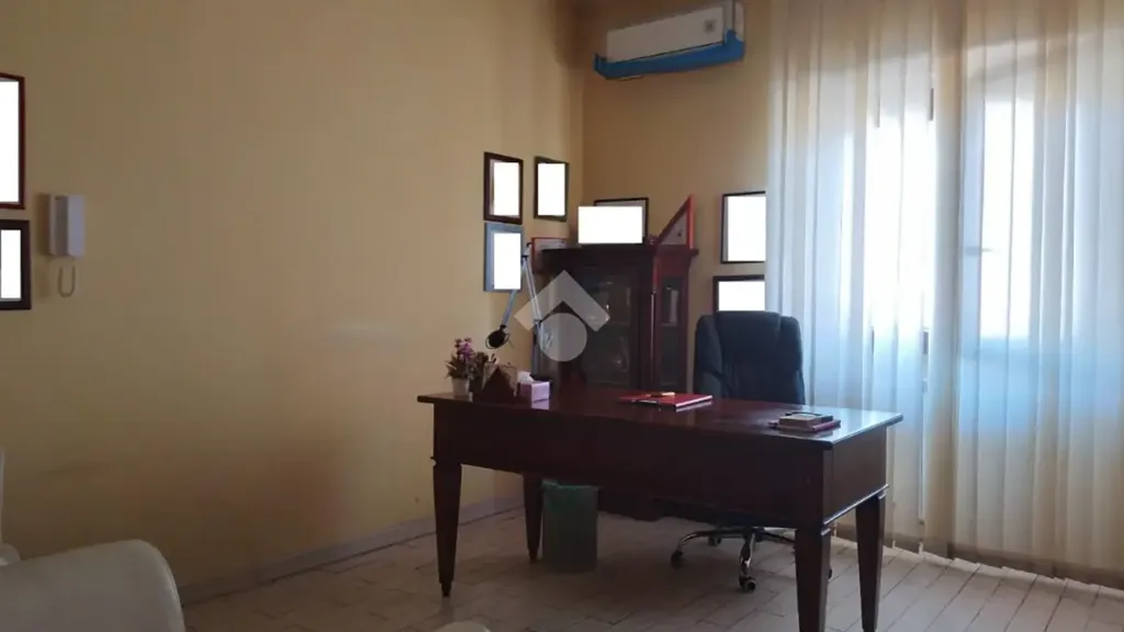 Bureau - Apartment with Balcony in Castrolibero