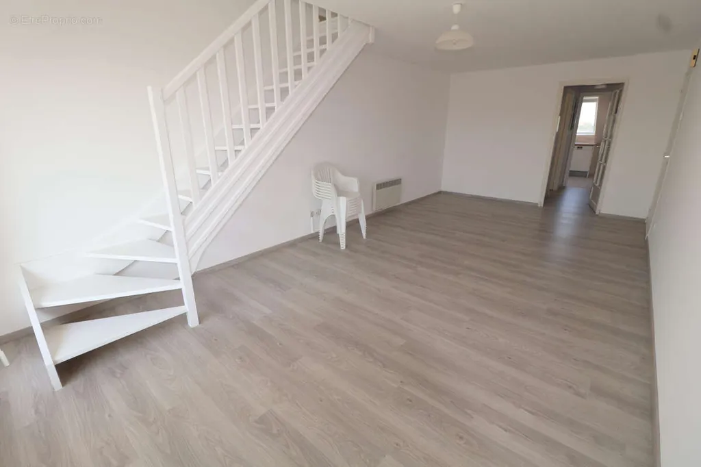 Pièces - Appartement Vue Mer avec Balcon à Cannes