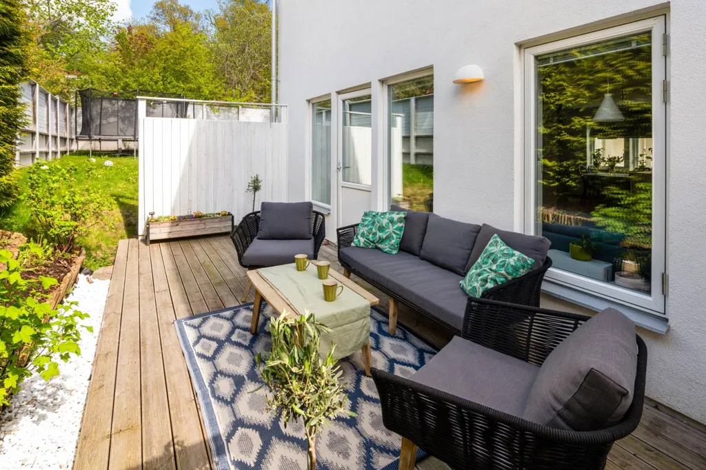 Terrass - Modern Flat with House-Style Feel in Central Älta