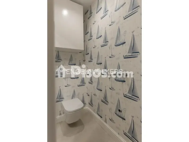 Baños - Fully Renovated Apartment with Balcony in Justicia