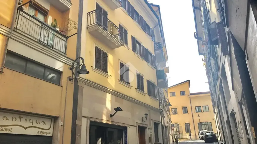 Välivaade - Mansard Apartment with Central Location in Avellino