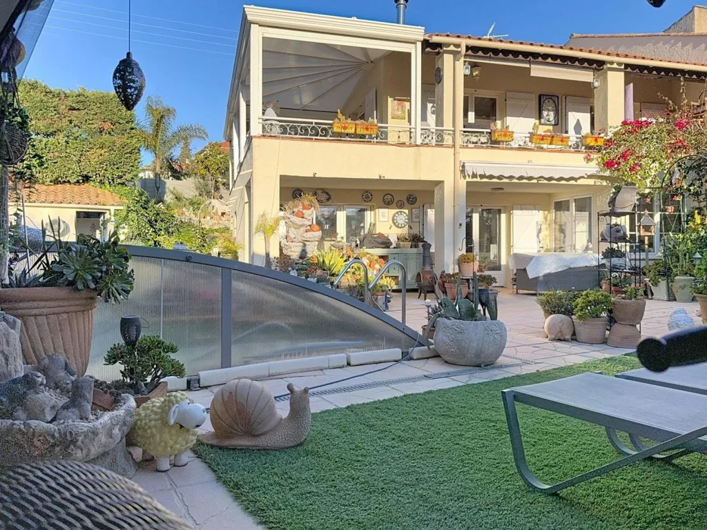 Terrasse - Villa Climatisée avec Piscine à Saint-Aygulf