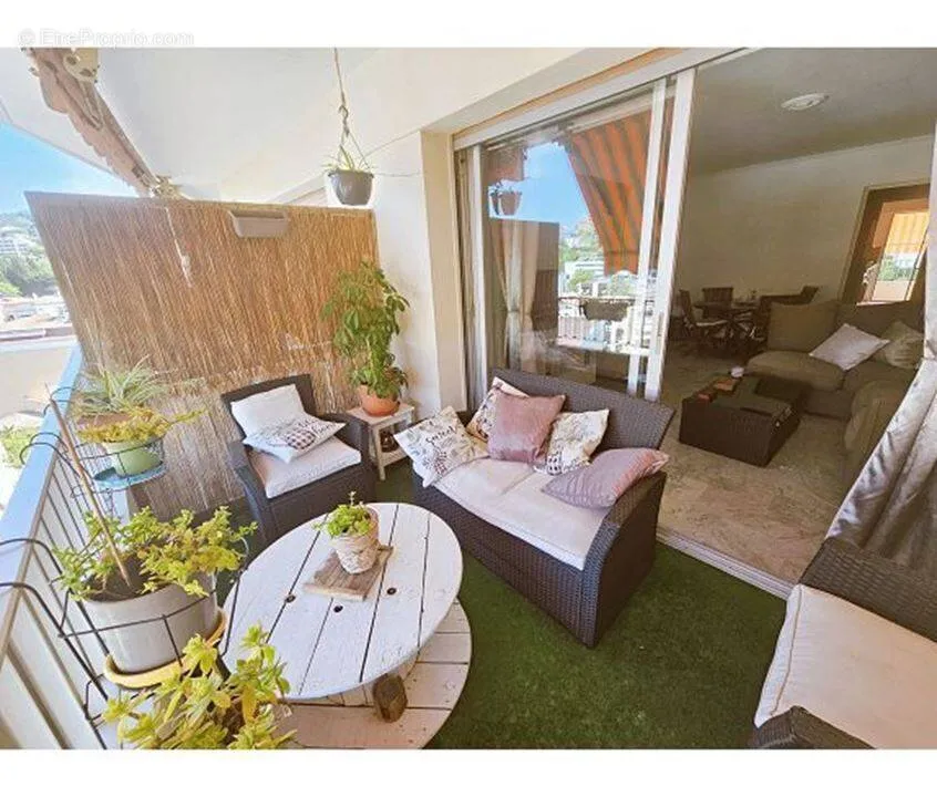 Balcon - Appartement Traversant avec Terrasse à Le Cannet