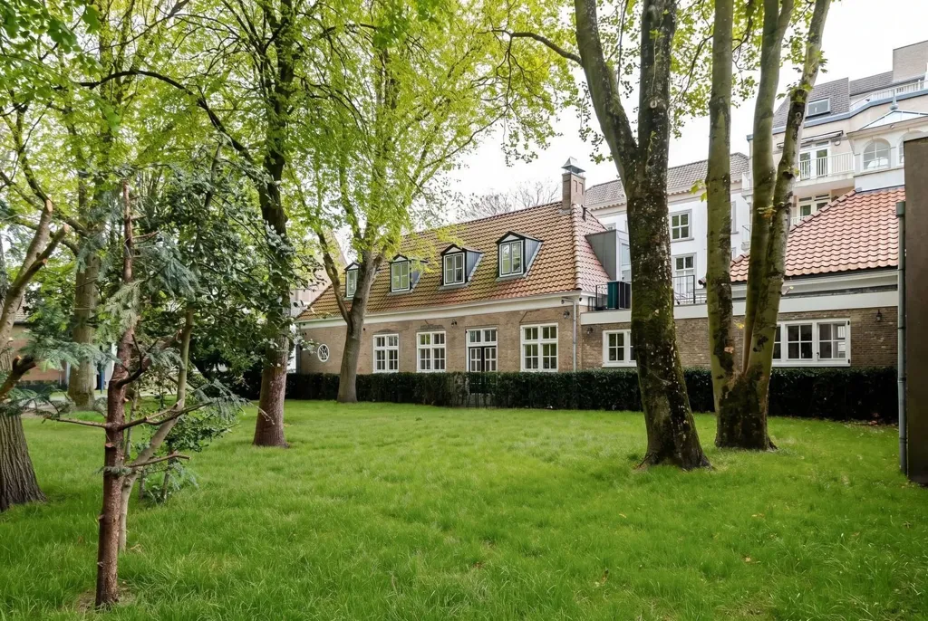 Aed - Renovated Villa with Private Terrace in Breda