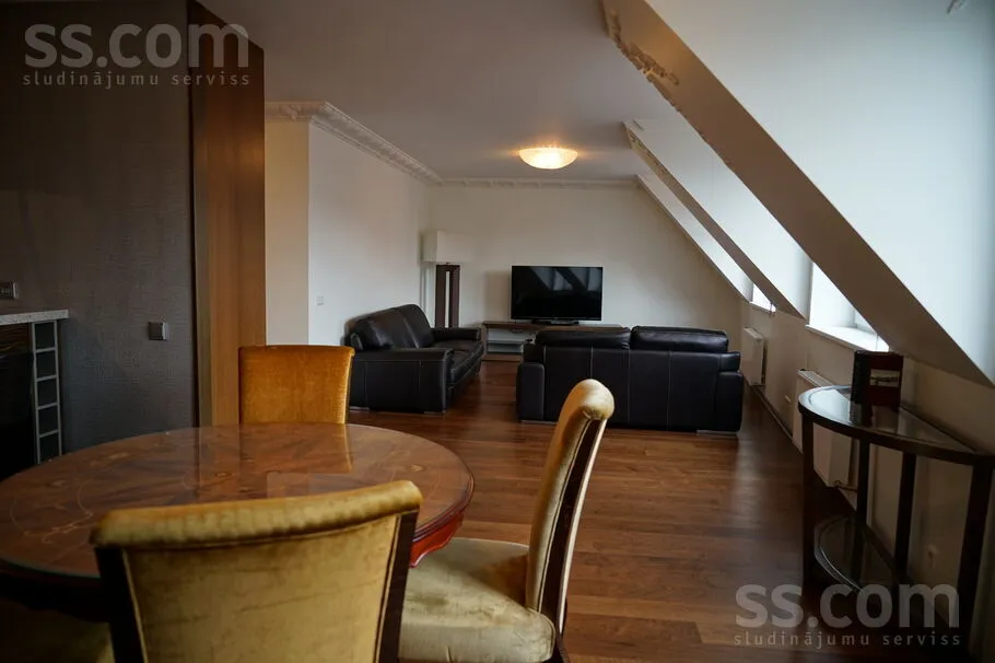 Salle à manger - Duplex Apartment with Historic Views in Riga Centre