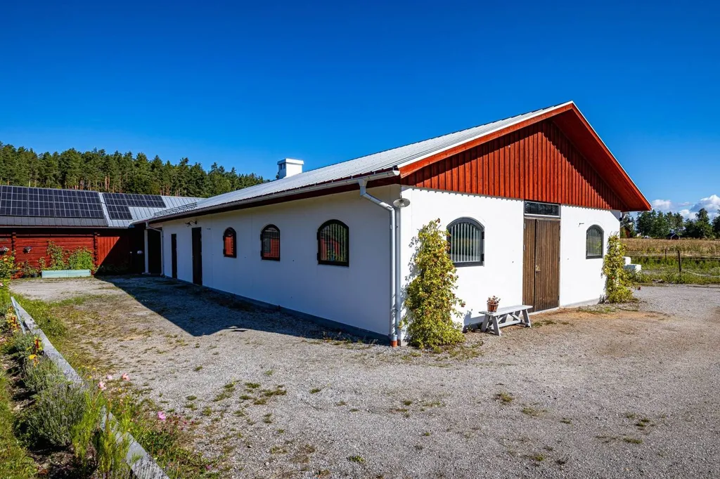 Välivaade - Charming Farmhouse with Stables in Västra Sund