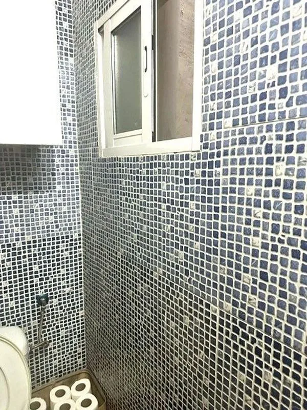 Bagni - 3-Bed Apartment with Balcony in Rubí
