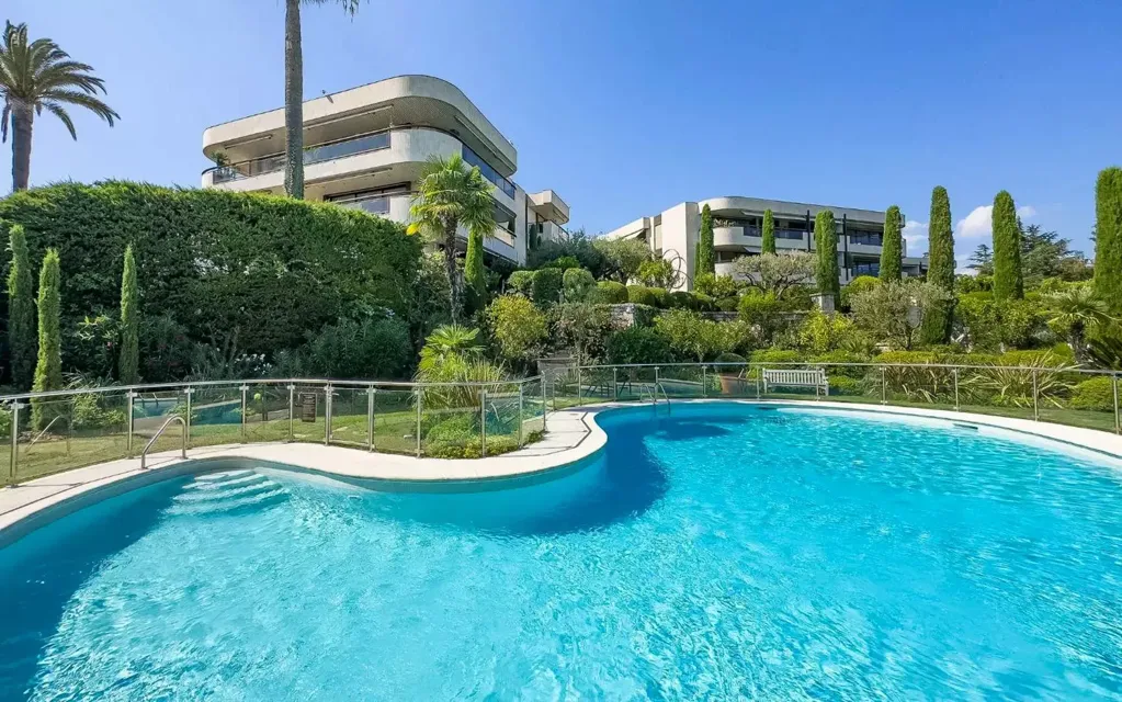 Piscine - Appartement-Villa avec Terrasses et Vue Mer à Cannes