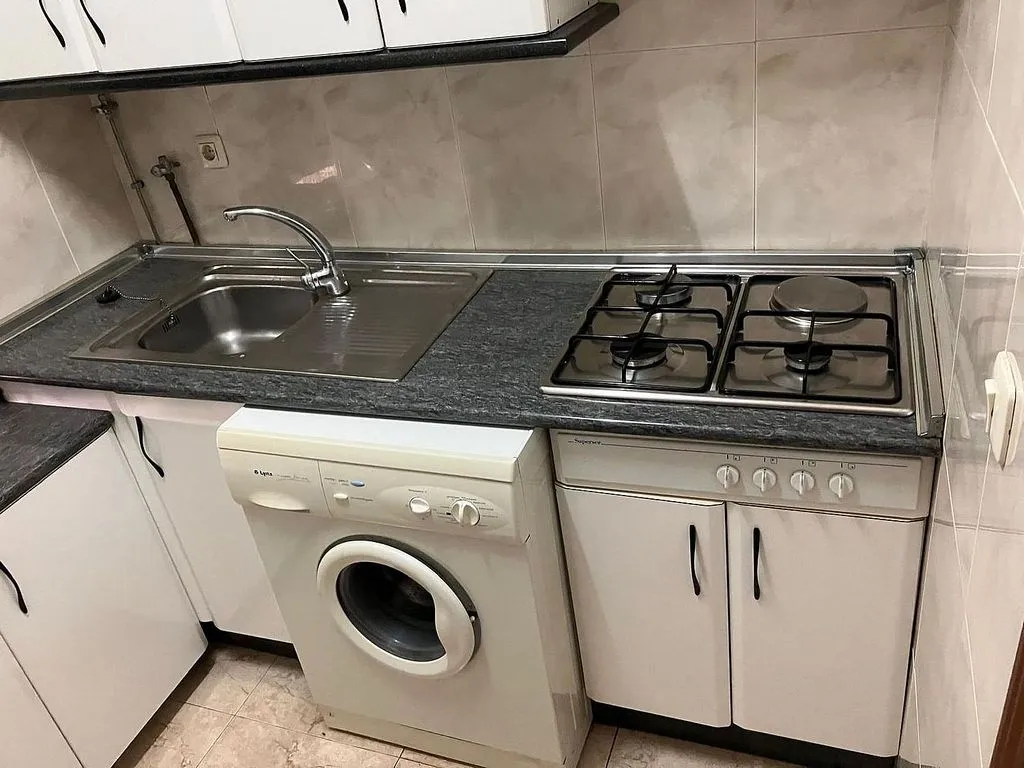 Cuisine - 3-Bedroom Flat with Terrace in Monumental City