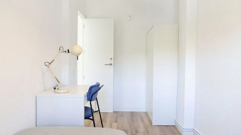 Bedrooms - Furnished Flat with Heating in Entrevías