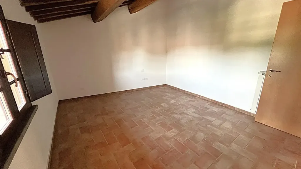 Pièces - Rustic-Style Penthouse with Panoramic Views in Cascina