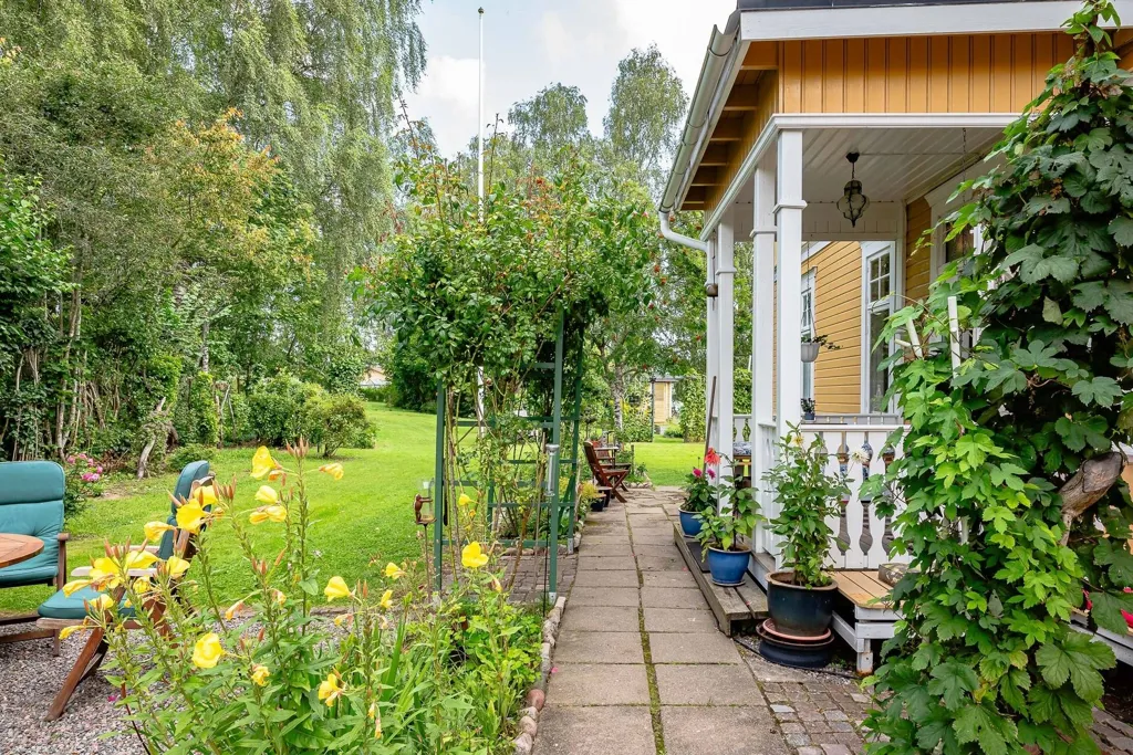 Aed - Victorian Villa with Multiple Units in Malmköping