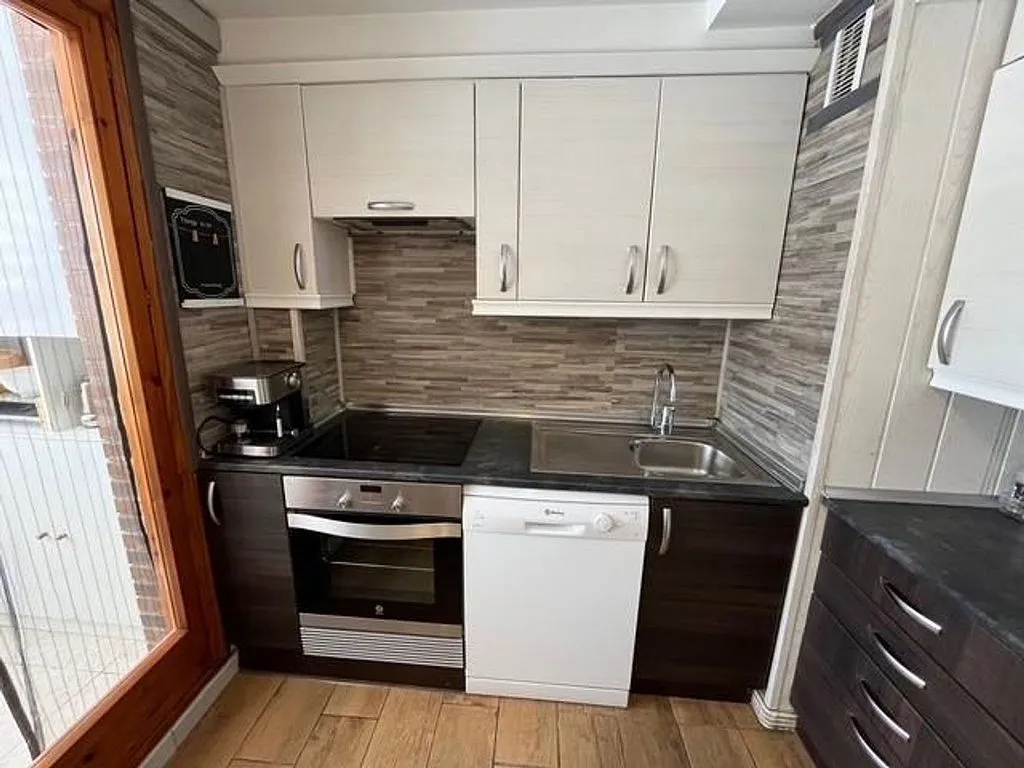 Cuisine - Modernised Apartment with Terrace in Actur, Zaragoza