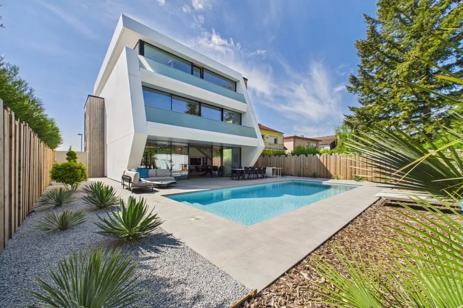 Bassein - Architect-Designed House with Heated Pool in Bertrange