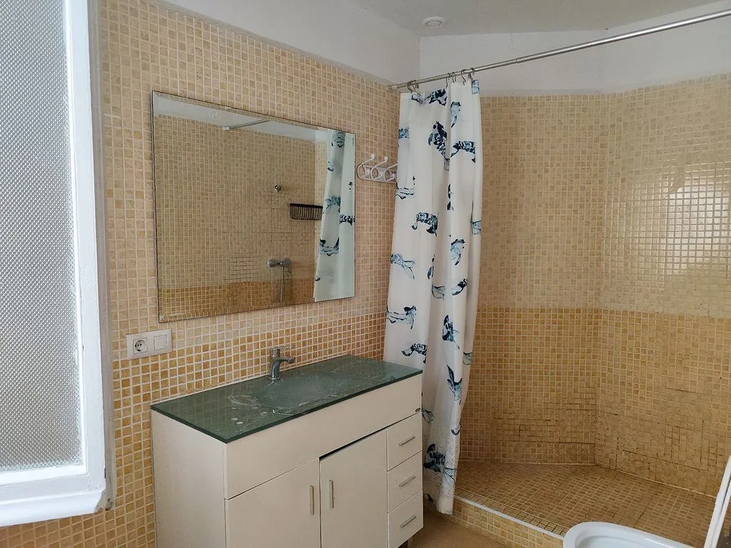 Bagni - 3-Bedroom Flat with Balcony in Historic Centre
