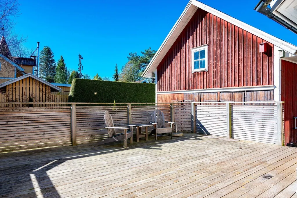 Terrass - Family Villa with Workshop in Varnhem