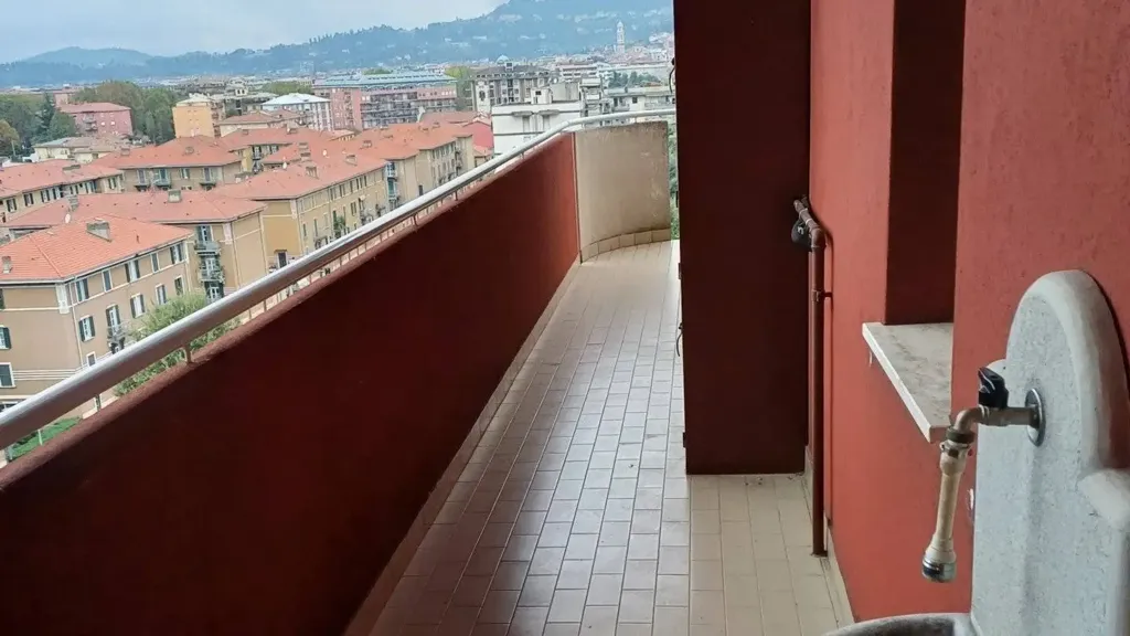 Rõdu - Spacious Apartment with Terrace in Bergamo