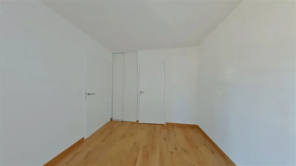 Toad - 2-Bedroom Apartment with Balcony in Tours