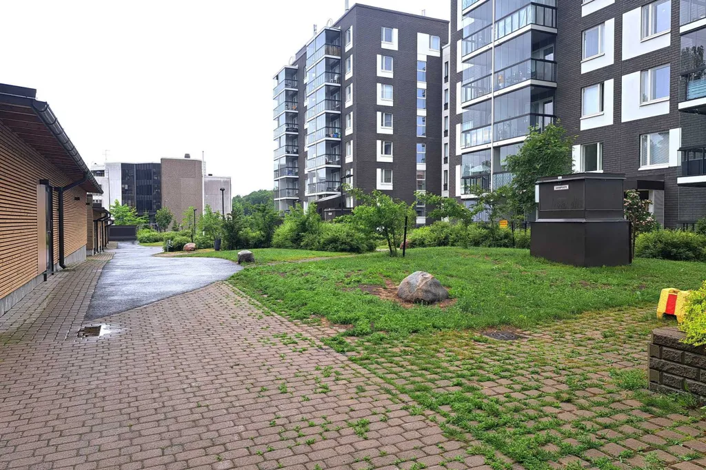 Aed - Spacious 1-Bedroom Flat with Balcony in Matinkylä