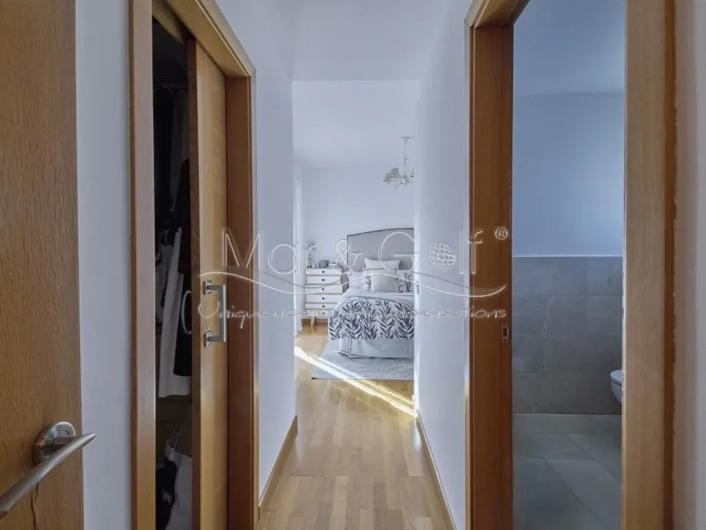 Esik - Chalet with Pool in La Font