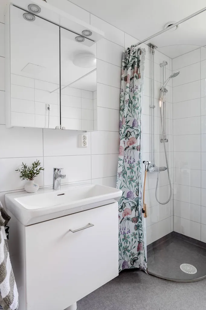 Salles de bain - Two-Room Flat with Balcony in Bokgatan