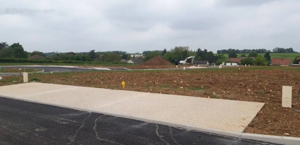 Aed - Buildable Plot with South Exposure in Les Essarts-Le-Roi