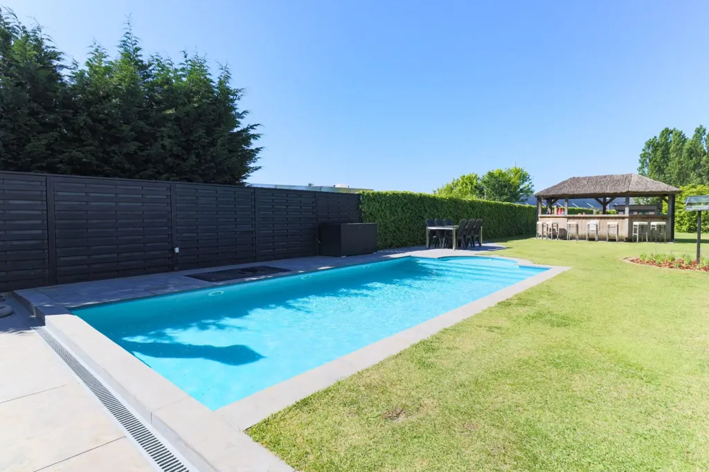 Bassein - Stylish House with Pool in Lendelede